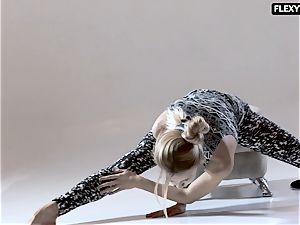jaw-dropping culo gymnast Rita